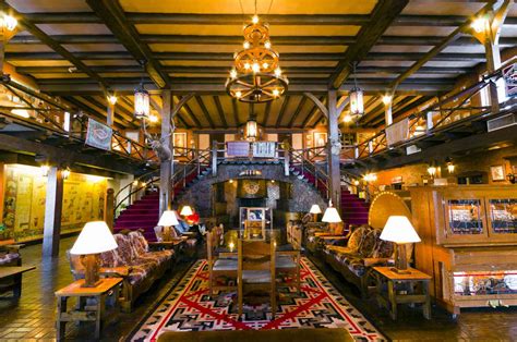 EL RANCHO HOTEL $19 ($̶3̶2̶) .